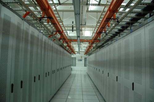 实现目标:一是必须满足机房内小型计算机、效劳器等电子设备稳定可靠运行环境