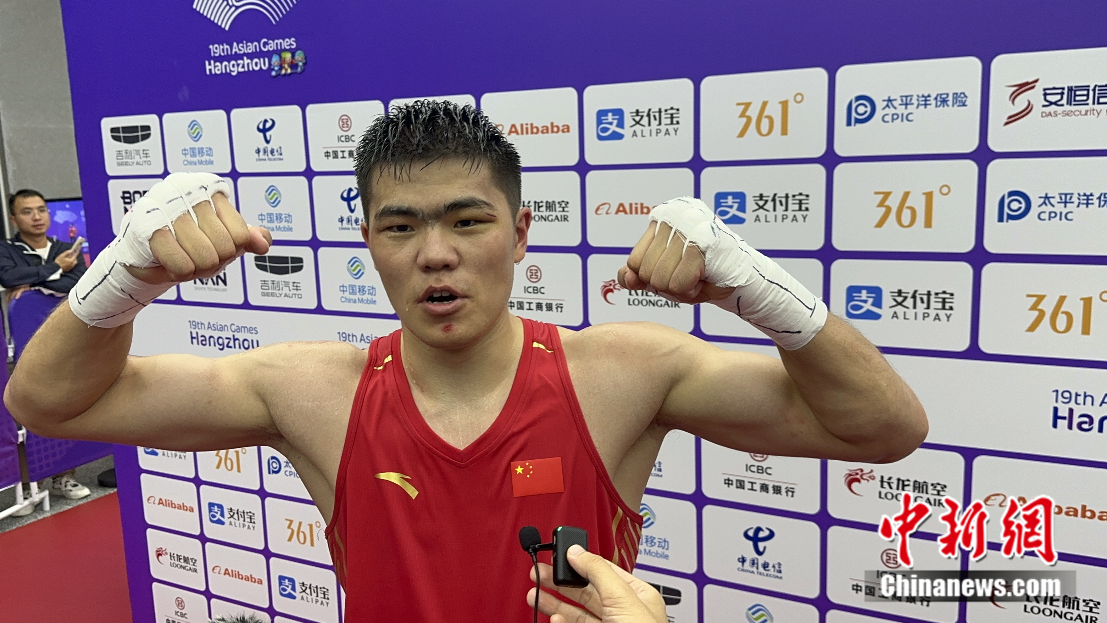 唐拉提汗夺冠：金牌背后