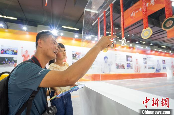 北京奥运会15周年主题展览开幕 展示15位代表性人