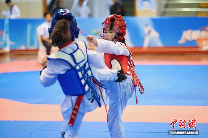 成都跆拳道总决赛创纪录 千名少年角逐全民健身