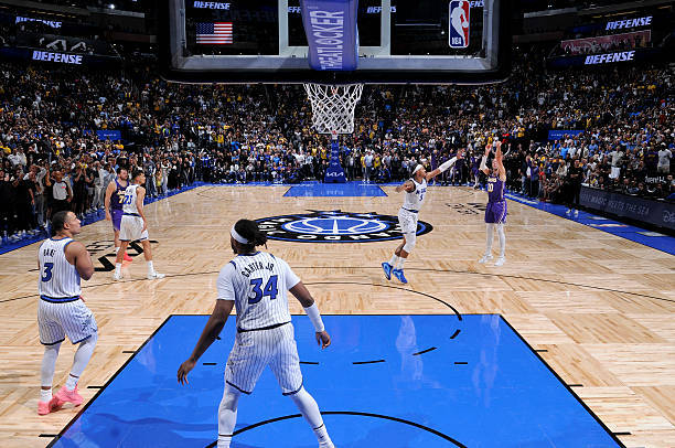 湖人替补球员三分绝杀创历史纪录