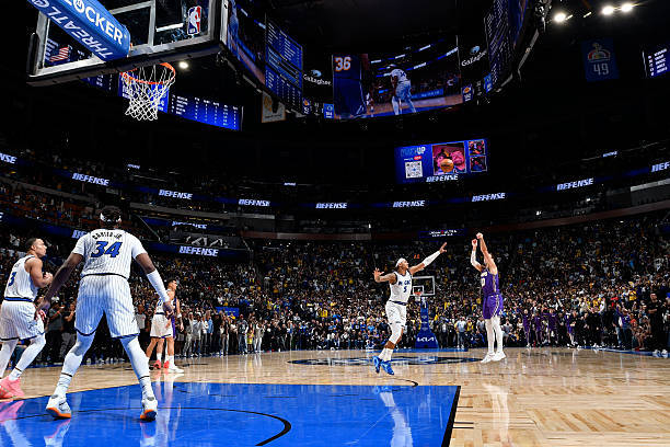 湖人替补球员三分绝杀创历史纪录