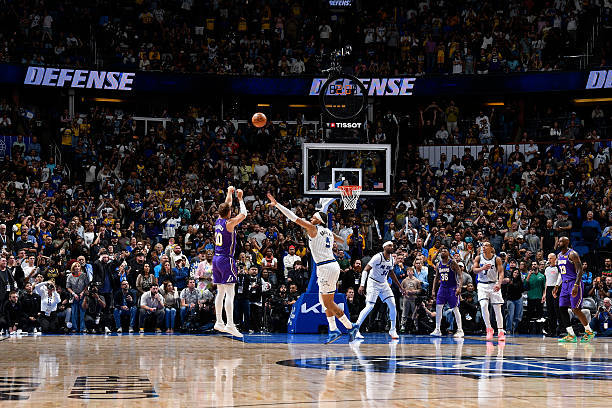 湖人替补球员三分绝杀创历史纪录