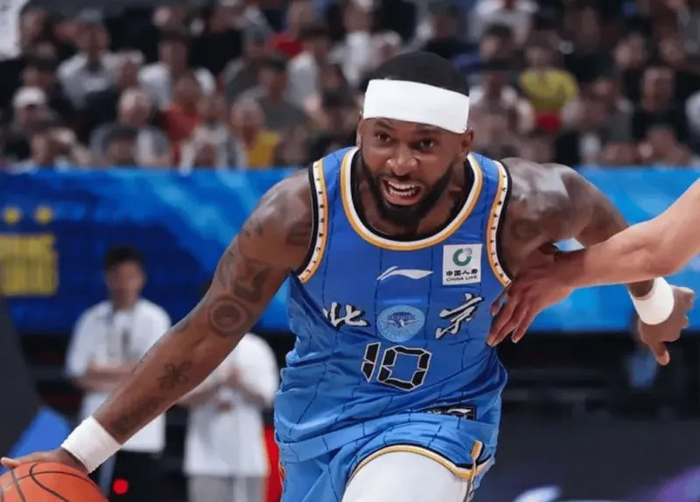 北京大胜浙江 周琦斯佩尔曼末节爆发助胜