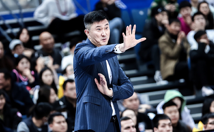 杜锋赛后言论引争议 陈家政遭弃用引发球迷不满