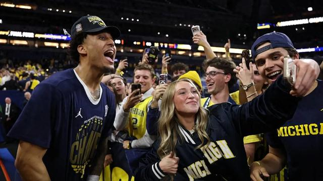密歇根大学夺NCAA男篮冠军 体育商业化浪潮重塑大