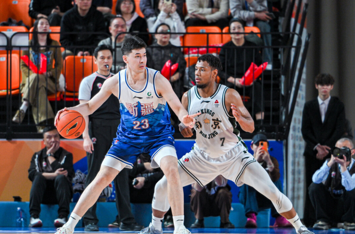 新疆男篮换帅首胜难掩伤病危机 阿不都沙拉木赛