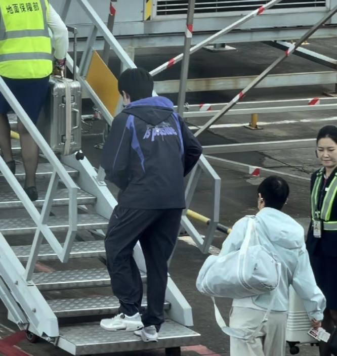 王楚钦首夺世界杯冠军 国乒备战世乒赛迎大考