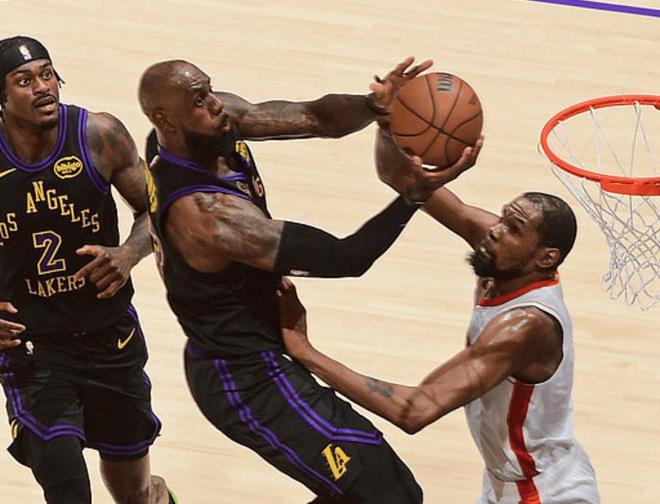 湖人守住主场优势 勒布朗-詹姆斯率队再下一城