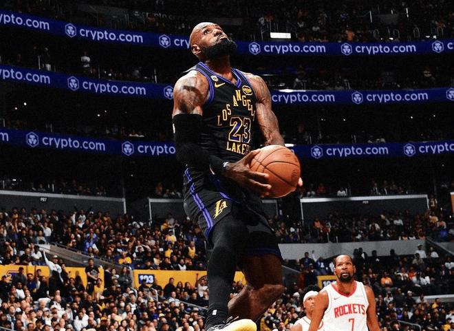 湖人守住主场优势 勒布朗-詹姆斯率队再下一城